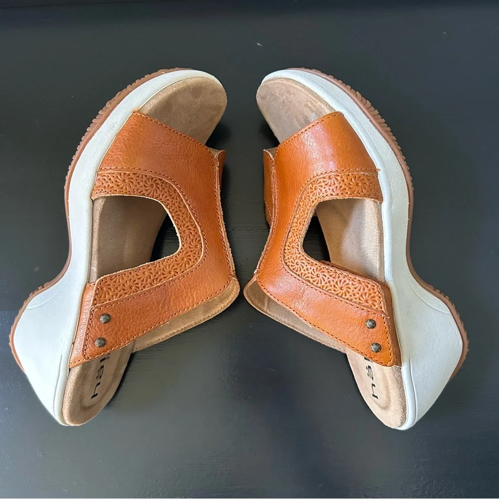 NWOB Halsa Footwear Cassandra Wedge Sandal In Dark Mango, Size 7M